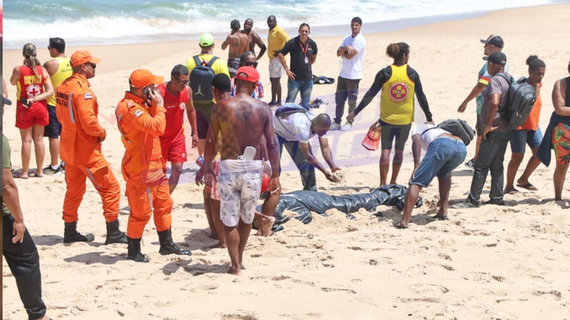 0b6d491d-81fa-44ee-bffe-fe6cd13fb224 CORPO ENCONTRADO: jovem de 18 anos desaparecido na Praia de Amaralina é localizado nesta terça-feira (09)